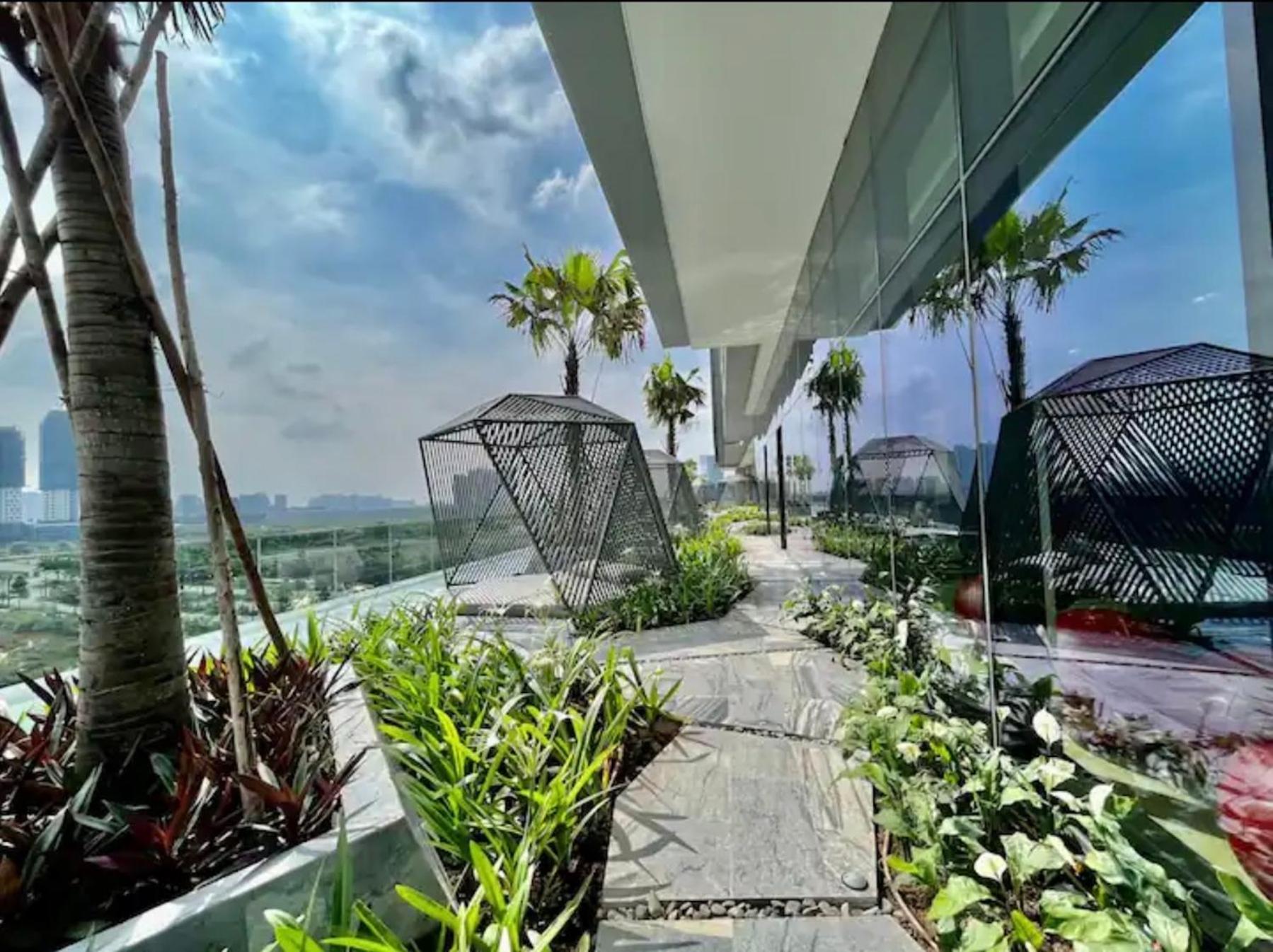 The Metropole -Complex "Opera, Crest, Galleria " -Free Pool-Gym-Sauna Room-Yoga Room Ciudad Ho Chi Minh  Exterior foto